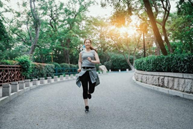 慢速跑者的逆袭：当"龟速"成为都市运动新时尚