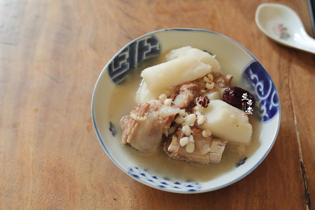 排骨炖什么好（炖排骨）