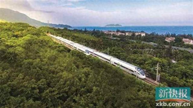 广铁新增两款主题旅游计次票 海南环岛、湘西美景均可“一票畅游”