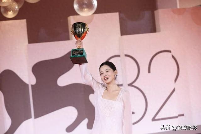 “这个角色耗干了我！” 辛芷蕾凭什么拿下威尼斯影后？背后藏着太狠的坚持