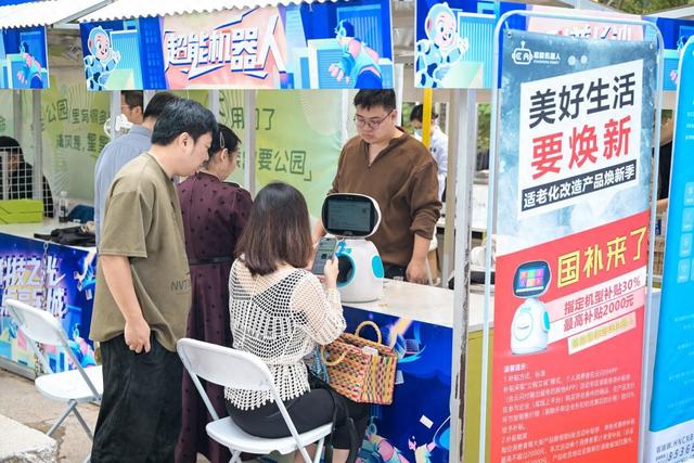 “科技之光 点亮星城”2025长沙科普嘉年华启幕，沉浸式科普集市科技满满欢乐无限