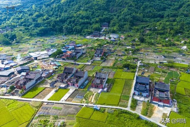 这样的特色民居只有在福建宁德才能遇见，跟千年古镇仅隔着条国道