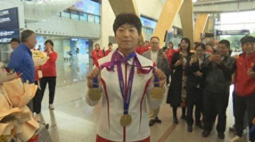 举报领导“索要奖金	”的亚运冠军再发声：自己不敢再呆在家中，恳请有关部门深入调查