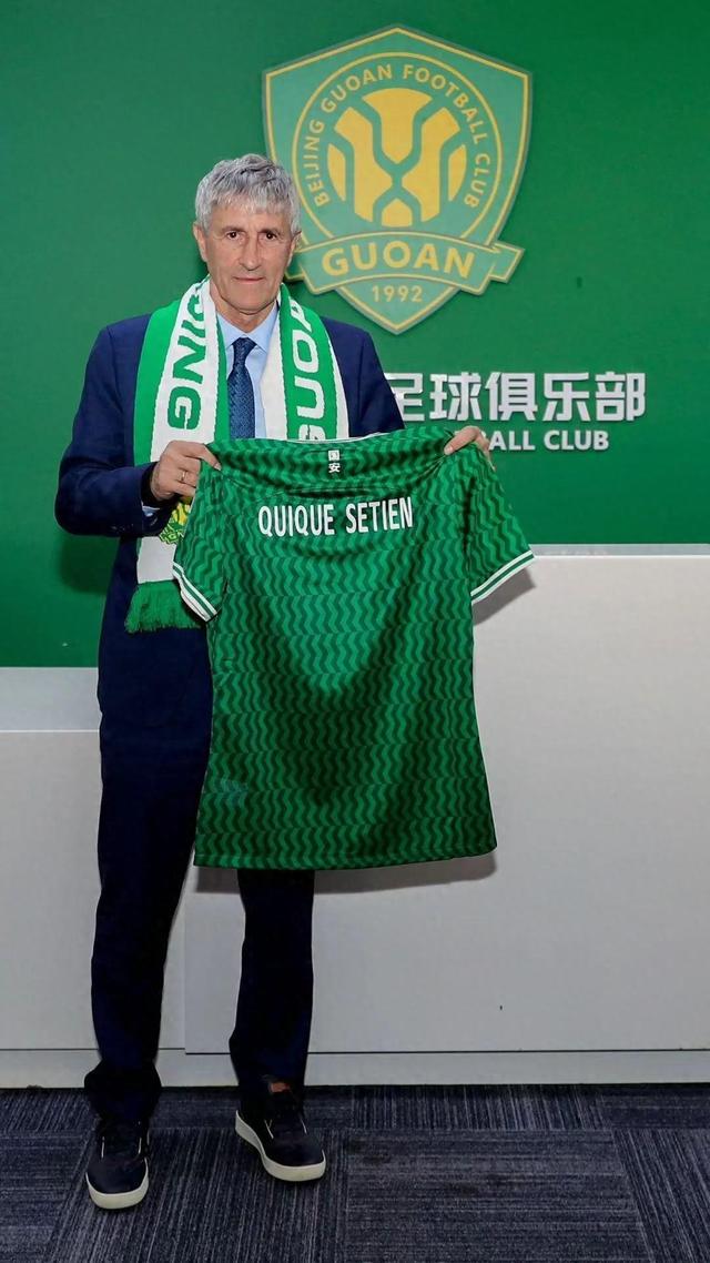 泪目！国安38岁老将夺冠赛后一举动让全场动容，塞蒂恩深夜回应！