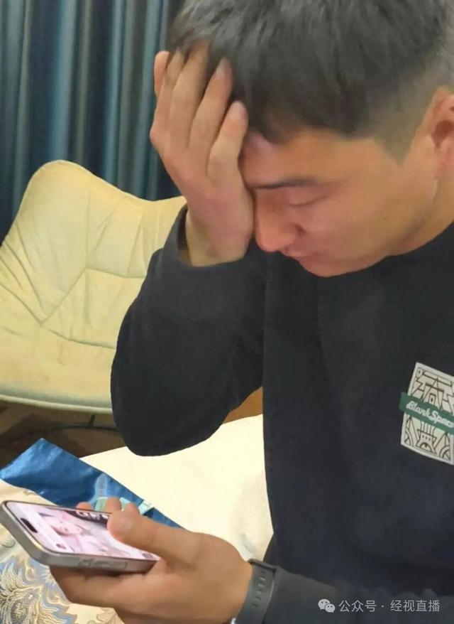 河南中牟“发小杀害妻儿三人案”一审开庭，金饰被拽断、现场调至16℃，更多细节披露