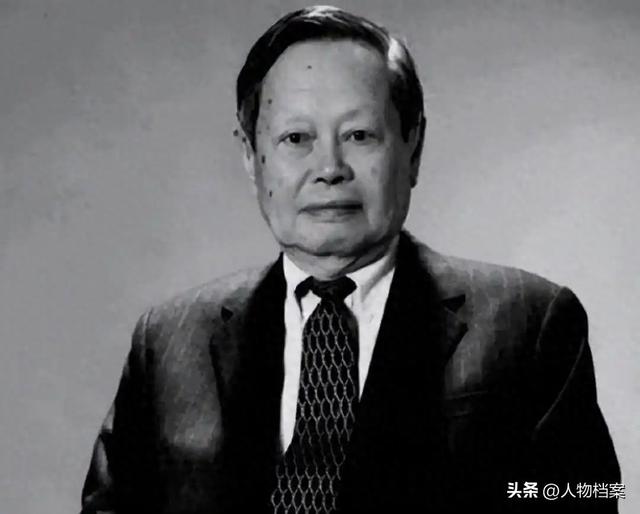 杨振宁家庭情况曝光：三个儿女拒学物理，都定居美国，很体谅翁帆