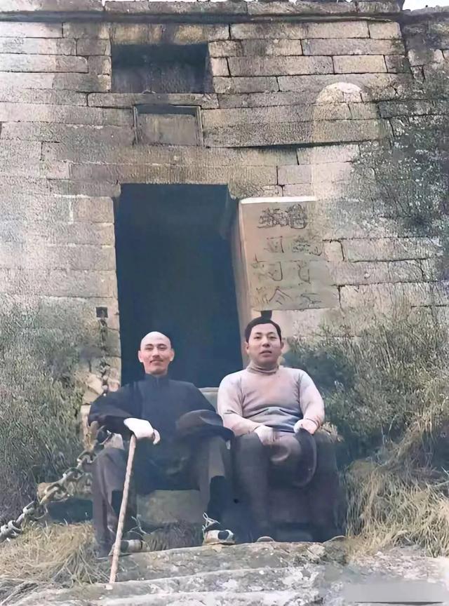 这是张学良和蒋中正的真实照片！