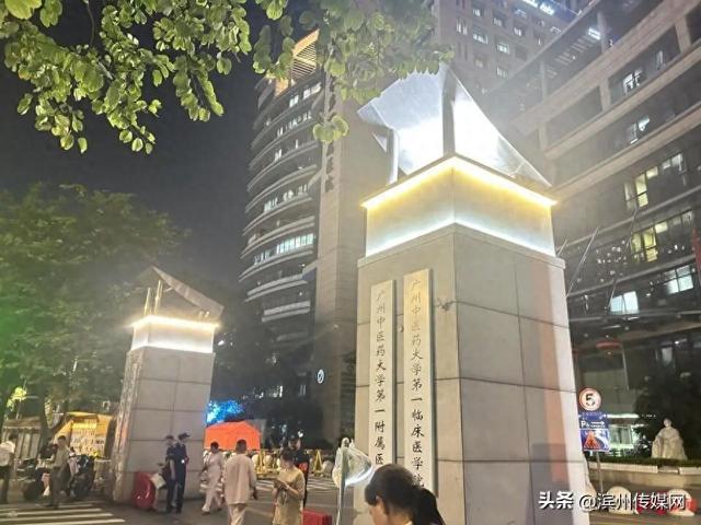 广州一医院遇袭主任已做完手术送至ICU，行凶者已被抓，知情人：两名跟诊学生未受伤
