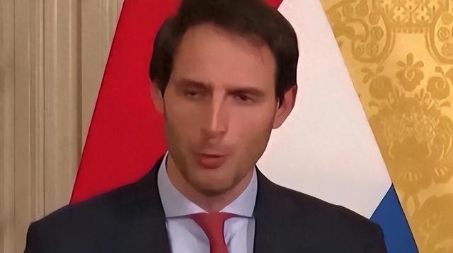 我国黄金为何不放在中国	，反而要放在美国呢？不怕被美国私吞吗？