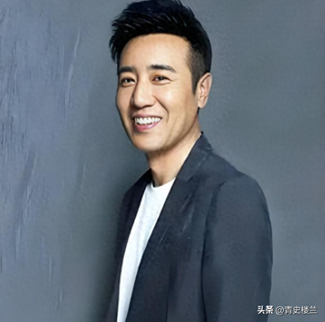 3岁丧父，吃姐姐奶水长大，成名后为8个哥姐买房，如今成全家骄傲