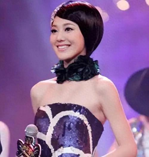 讨好大佬，陪睡上位，遭央视“开除”，她身上的谣言为何这么离谱