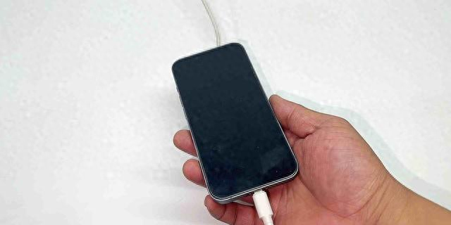 oppo手机突然充电很慢（手机用久了充电插口松动）