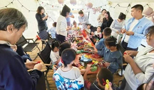 “蓝天之下 探趣启蒙”航空航天主题亲子活动在天香公园举行