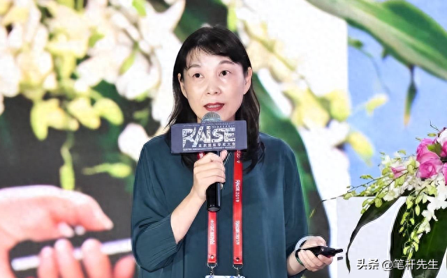杜建英同学炮轰宗馥莉！没教养很恶毒，评论区沦陷，黑料被扒出