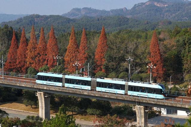 福建武夷山：冬韵里的电车行