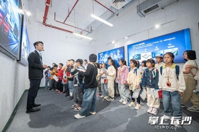 解锁“云中巴士”绿色密码，长沙青少年开启智慧交通探索之旅