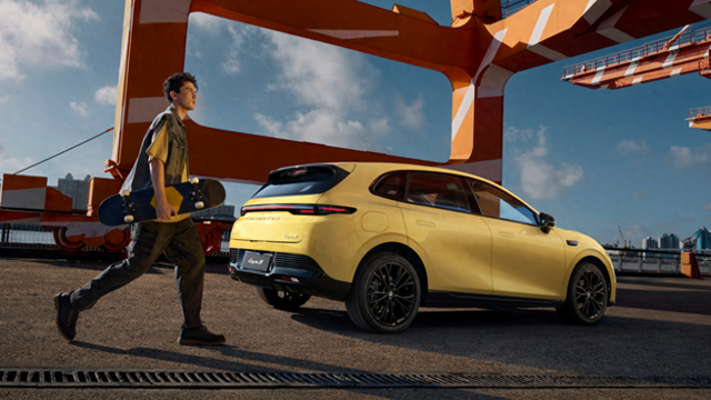 预售 10.58 万元的 Lafa 5	，是零跑心中的「白月光」