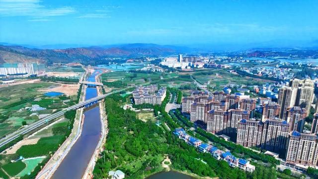 元谋：绿染热坝引客来