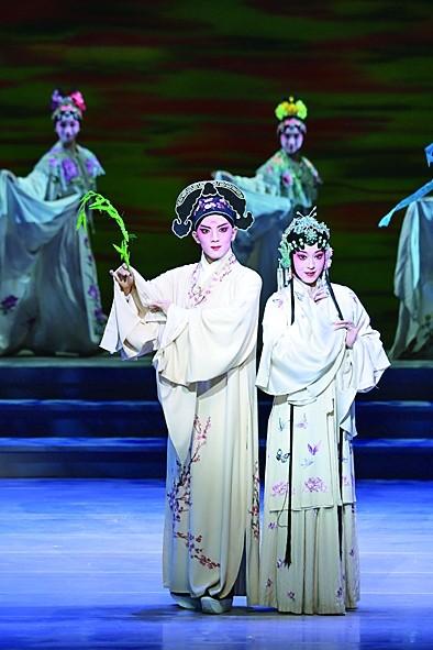 读《牡丹亭》有感（姹紫嫣红青春韵校园青春版牡丹亭首演有感）