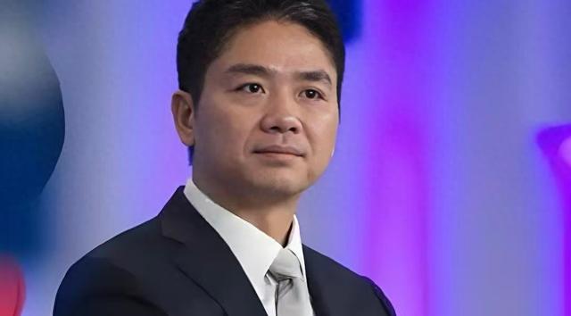 刘强东亲自挂帅，要跟马云正面“开战”