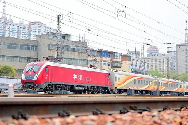 Y359次，一张票管吃管喝管玩，还能洗澡！？