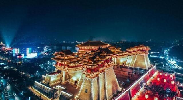 大批老人涌入洛阳，打着旅游名义不逛龙门石窟不看白马寺要干嘛？