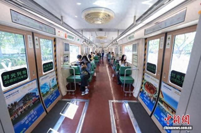 “时光列车”再启程 35处京城打卡地伴乘客“京彩一夏”