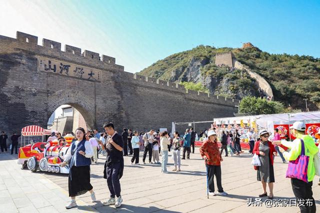 畅游大境门 欢度国庆节