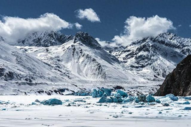 闯入冰雪秘境！触摸世界级蓝冰川，邂逅川藏线上最美湖泊！