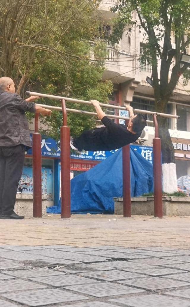 天坛晨练30年的秘诀曝光！小马哥突然消失的真相太意外