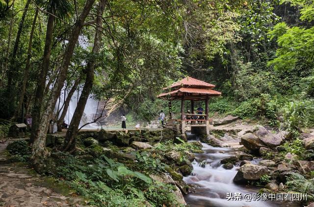 广东信宜：天马山引客来