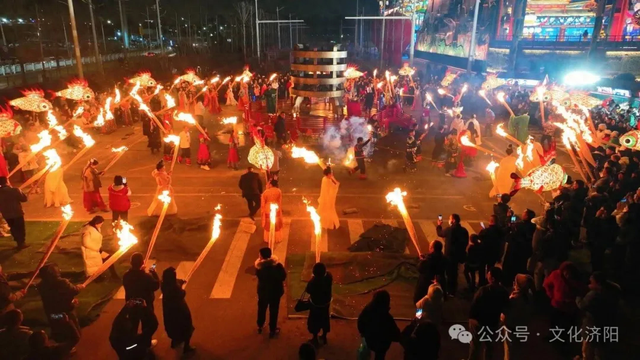 太燃了！“九曲黄河万里情”火把狂欢节热烈来袭