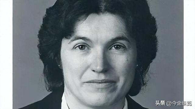 致命15秒：几滴液体穿透手套，顶尖科学家实验室殒命	，警示全球！