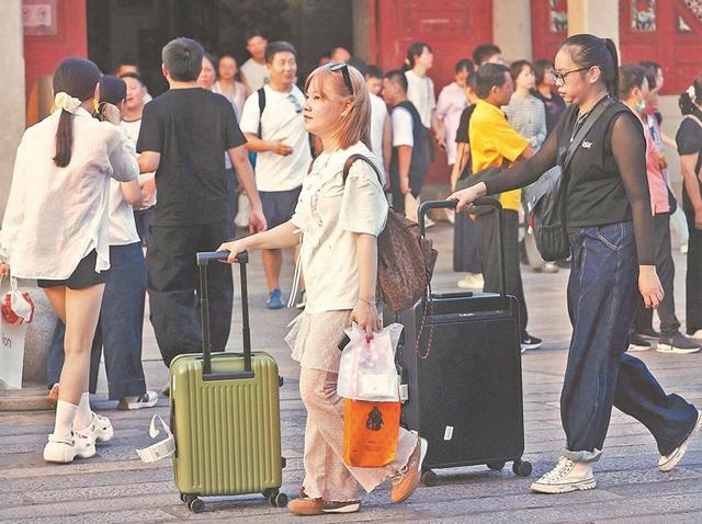 日均游客超150万人次！泉州“双节”文旅消费多维领跑，登陆全国多个热门榜单