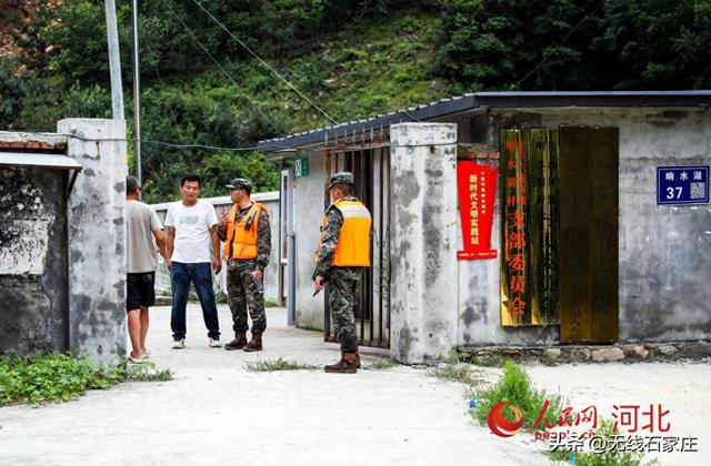 人民直击｜两条腿，蹚出一条“生命之路”
