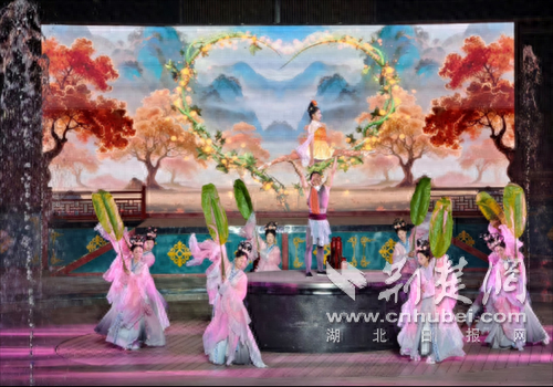 郧西县“七夕天街”擦亮城市新名片