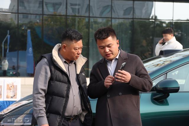 “数智世界 一触即达”2025年华为中国行展车活动走进武威