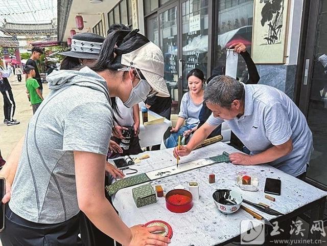 通海县四街镇文化集市开街