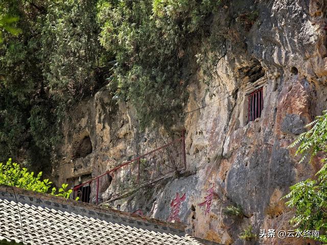 邱祖驻足的青崖洞“低头吸腹夹破头”：除了洞连洞还有“一线天”