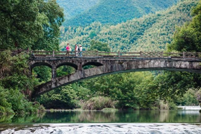金秋寻幽，古道漫行：漫步马岭古道，邂逅富春山居里醉美江南秋色