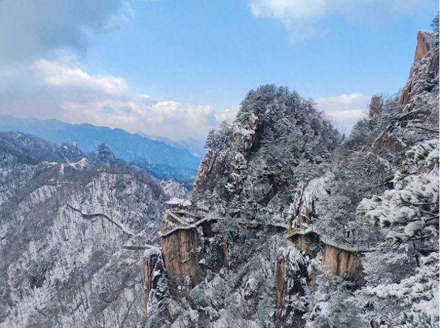 告别秋景，奔赴鸡峰山的第一场雪｜冬日旅行启动