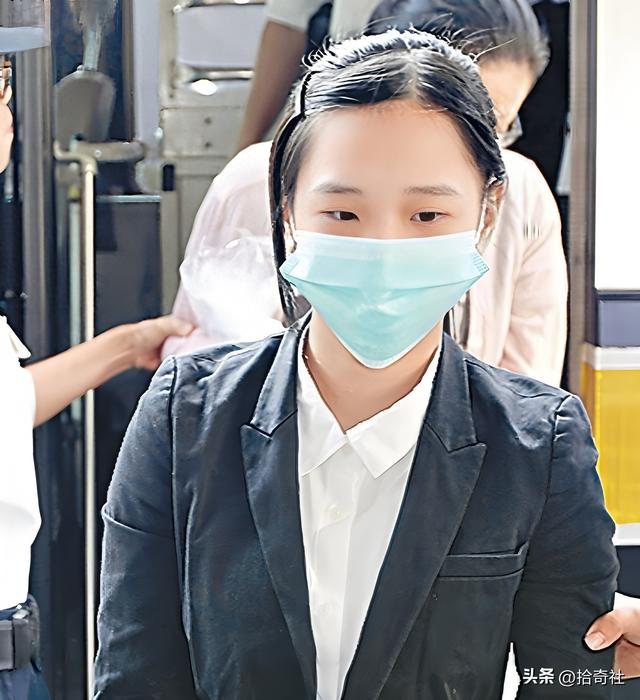 小太妹操控三中年男人，教训说她坏话男生，围殴后抛入大海中溺毙