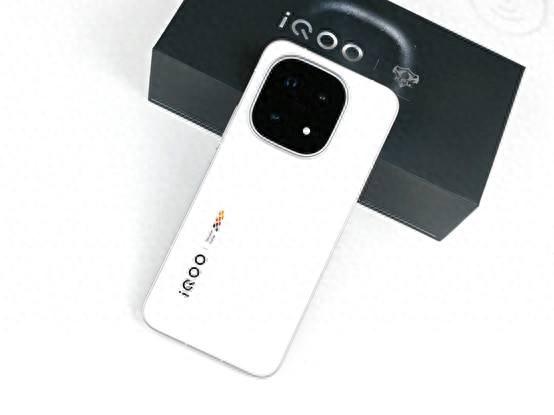 iQOO 15图赏：经典与创新的完美融合
