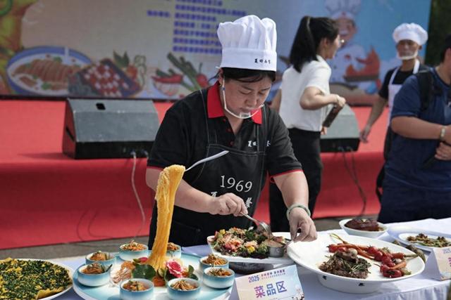 以特色美食打造文旅“金名片”——蓟州区举办农家院民宿厨艺大赛暨“寻芳探伏 山野清旅”穿芳峪镇伏羊节启动仪式