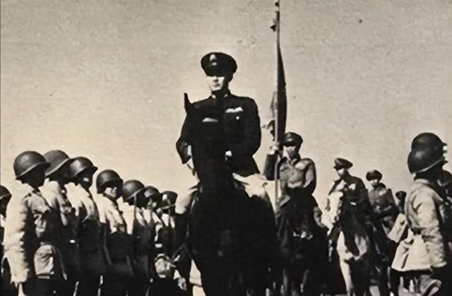 1955年，蒋介石拿着十大元帅名单，对宋美龄说道：这个人太厉害了