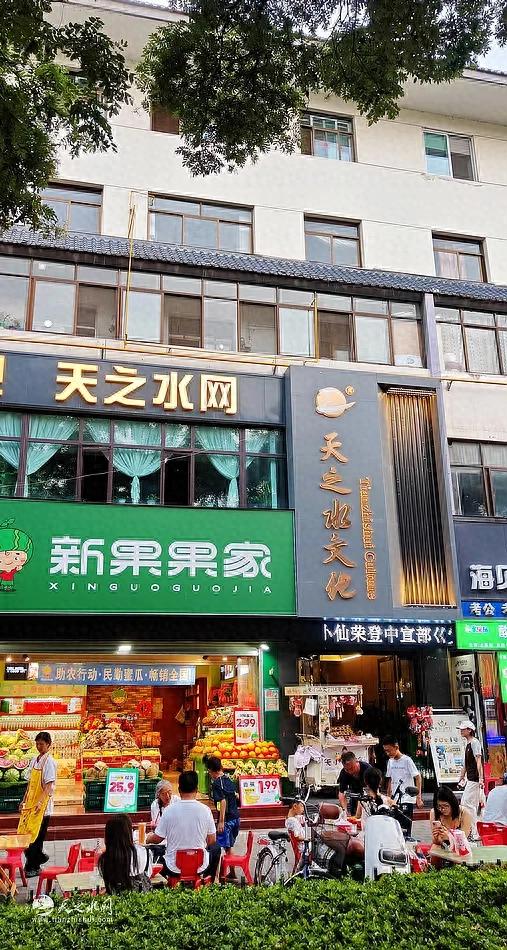 国庆假期火爆的不止麻辣烫 “天小仙”文创店人气爆棚成文化新地标