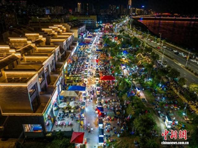 广西梧州：“烟火气”点燃夜市经济