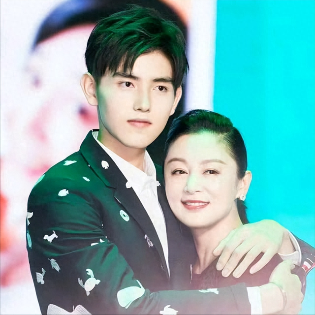 长得太美被导演占为己有，4年后生下大明星儿子，16就开始争光了
