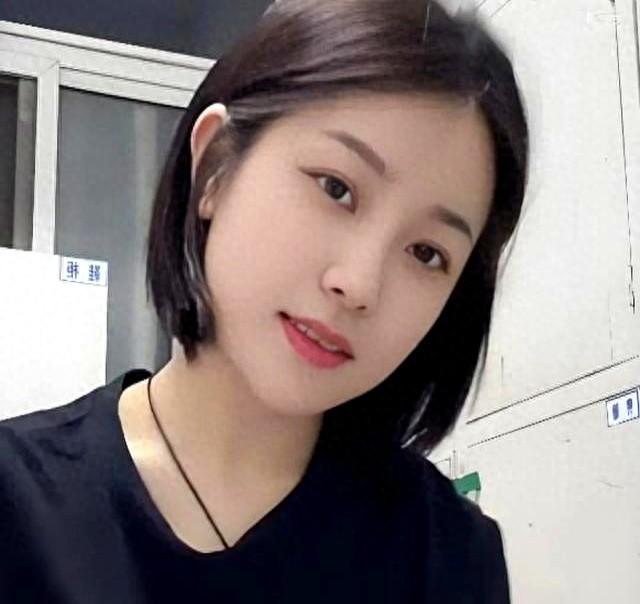 四川一女护士因高颜值迅速走红，长相酷似李佩霞，评论区不淡定了