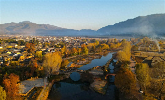 【早安云南·云游】来沙溪过秋天，晒晒太阳、翻翻书！